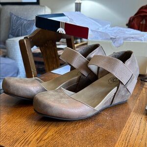 Elegant Bronze Wedge Shoes